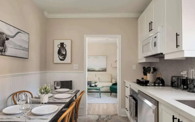 Casa Leslieville - 2BR Suite w LRG Patio