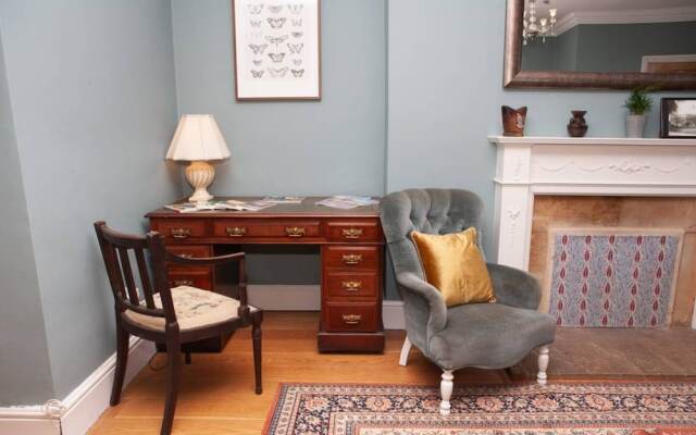 3 Bedroom House In Bath With Garden