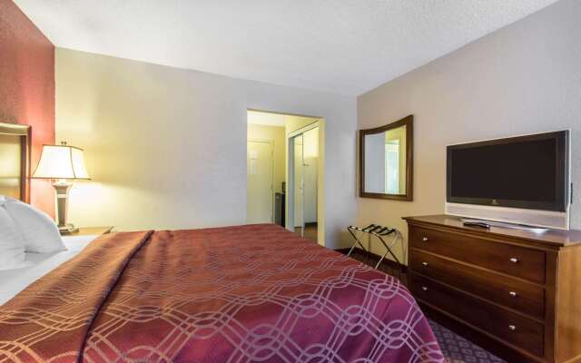 Econo Lodge Inn & Suites Joplin