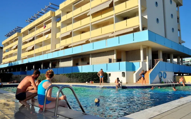 Beachfront Colourful Flat With Swimming Pool