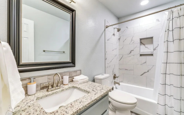 Serene Bella Vista Getaway Near Trails!