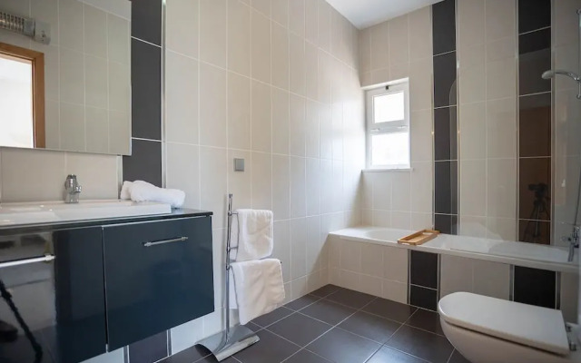 16 Centeanes Fabulous Location Just Short Walk t