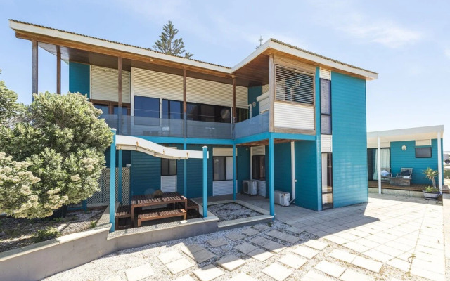 Wave House - Beach Front Lancelin