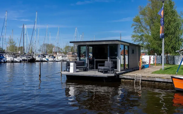 Houseboat in Heeg With Stunning Marina Views