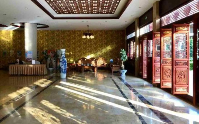 Maitreya Sanlong Hotel (Huquan Hot Spring Ecological Park Honghe Water Town Branch)