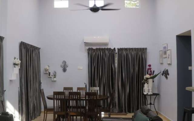 TRAVELORE.MY Homestay Villa D'Lagos