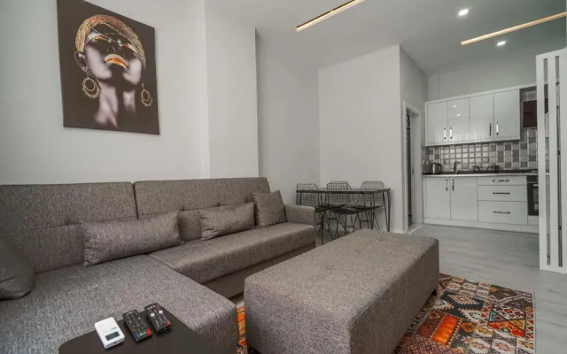 Charming and Central Flat Near Beach in Muratpasa