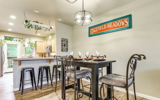 Walk to Mcmenamins Edgefield: Inviting Townhome!
