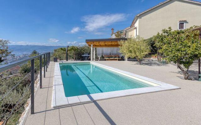 Pool And Garden Apartment Happy Sound