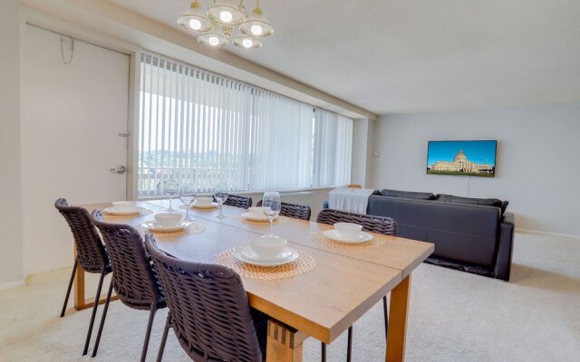 Awesome 2 BR Condo Crystal City