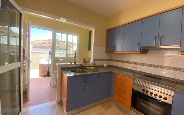 Spacious Apartment With Jacuzzi and Pool Access