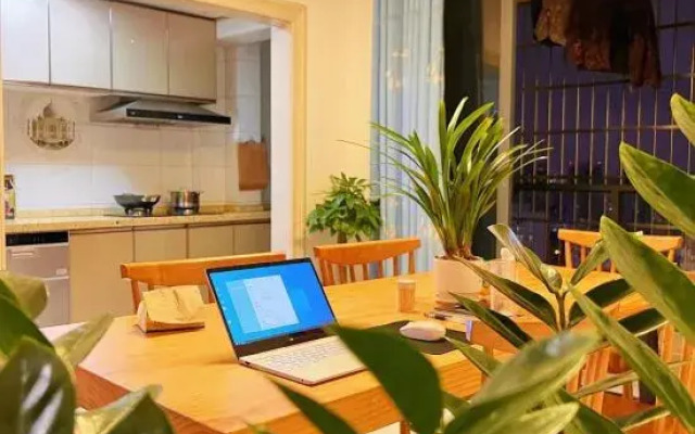 Bobo ｜ Youth Hostel (Haikou East Railway Station)
