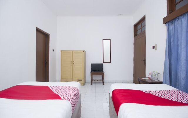Hotel Dewi Sri by OYO Rooms