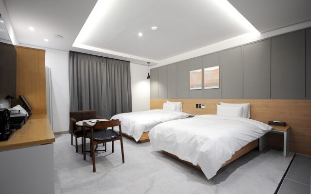 Hound Hotel Gijang