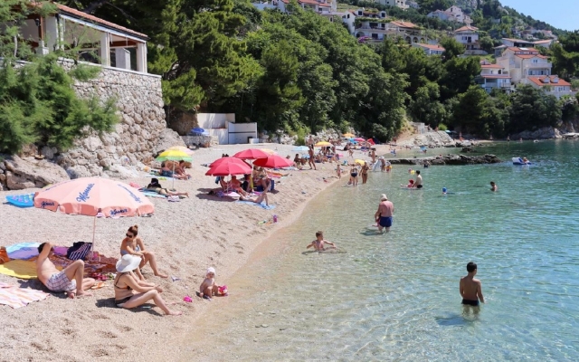 Apartment Niko - 50 m from pebble beach: A5 Prizemlje Pisak, Riviera Omis