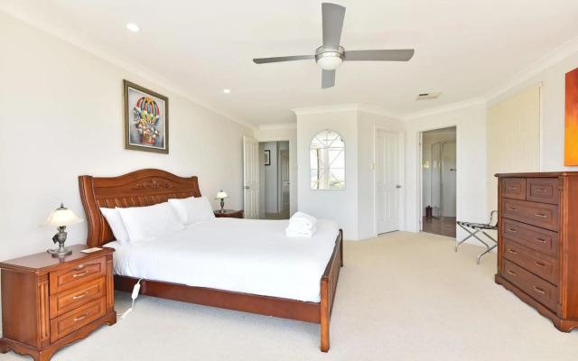 Noble Willow Estate Lovedale. Super Spacious, with views and pool – Guest Rooms – Allandale