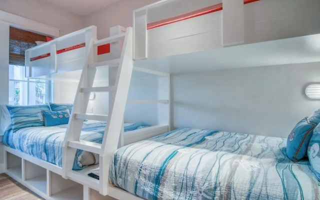 Seaside Sojourn 111 LA