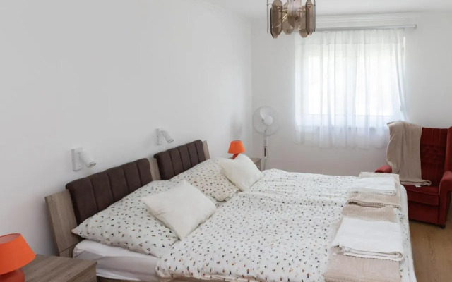FausztLand Apartments