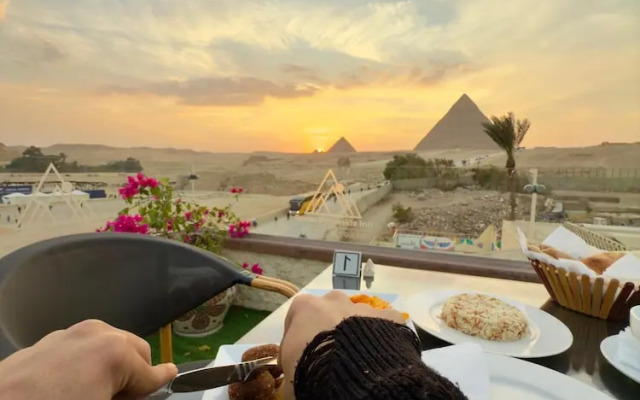 Seven Pyramids Inn