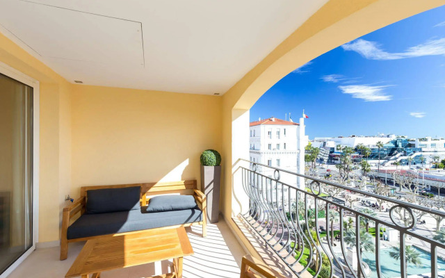 Palais View