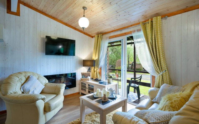 "catkin Lodge set in a Beautiful 24 Acre Woodland Holiday Park"