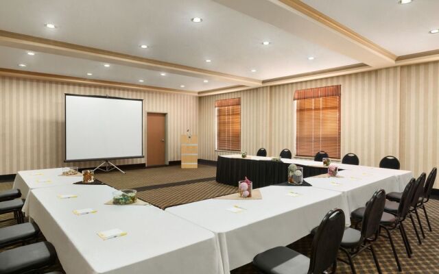 Days Inn And Suites Edmonton Airport