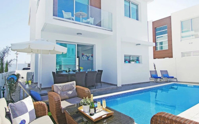 Caren Paralimni in Paralimni