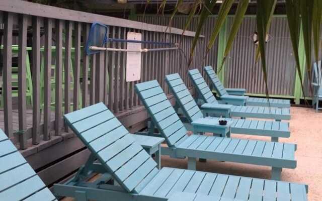 Upper Deck Hotel and Bar - Adults Only