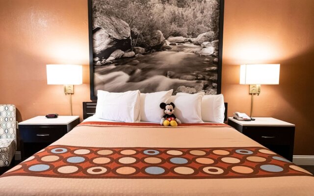 Super 8 Anaheim Disneyland Drive