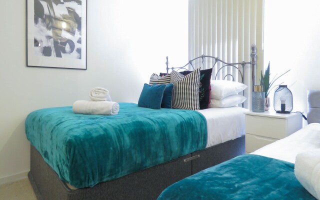 Tudors eSuites Apartment with 4 Beds