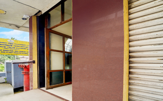Hotel O Pathanamthitta Near Mahatma Gandhi Statue