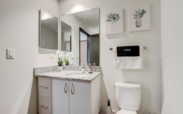 FRONTDESK Urbanite Apts Lower East Side Milwaukee