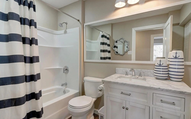 Rockport Blue Crab Bungalow Close to City Attractions by Redawning