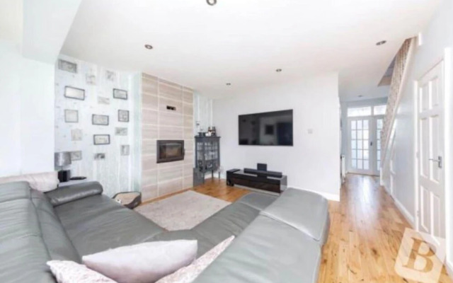 Stunning 4-bed House in Gidea Park