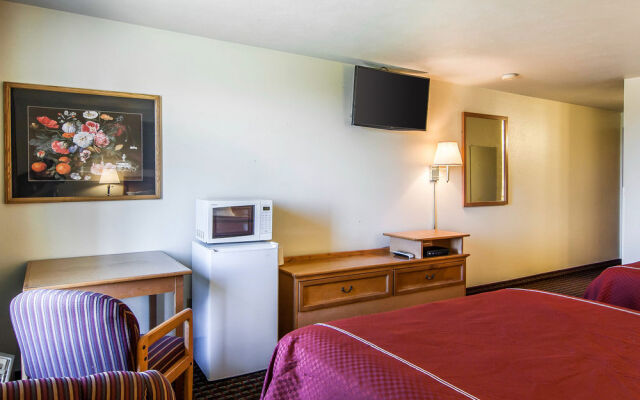 Rodeway Inn & Suites