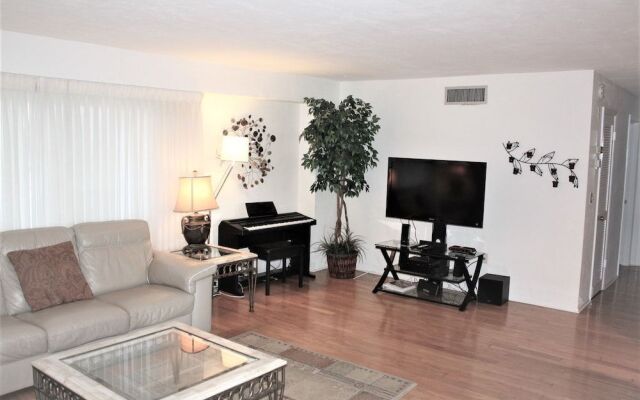 Jamaica Royale 304 - 2 Br Condo