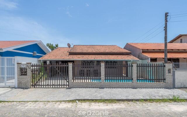 Casa com piscina e churrasqueira Penha SC AFF136