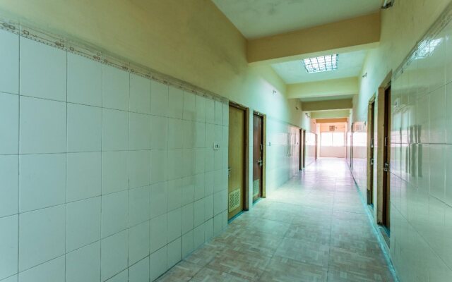 OYO 13496 Hotel Royal park