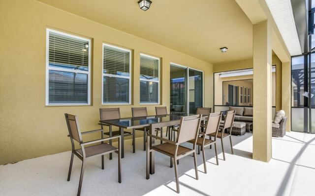 7 Bed 5 Ba Villa with Games, Pool & Spa