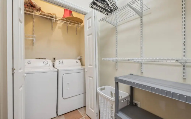 Very Secluded Breathtaking Riverfront Game Room