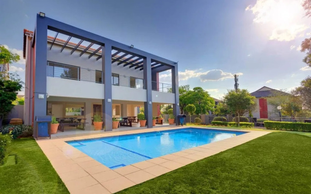 Stunning 2 bed Apartment Near Monte Casino