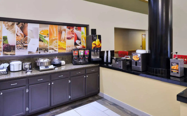 Red Roof Inn & Suites Clinton, MS