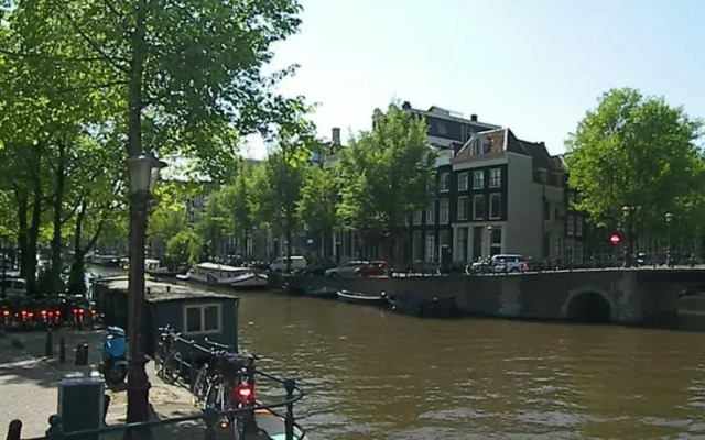 Authentic Jordaan Apartment