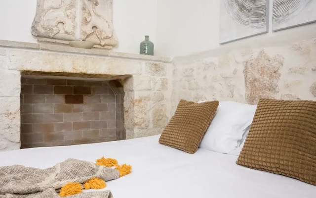 19 White Luxury Suite With Jacuzzi by Wonderful Italy