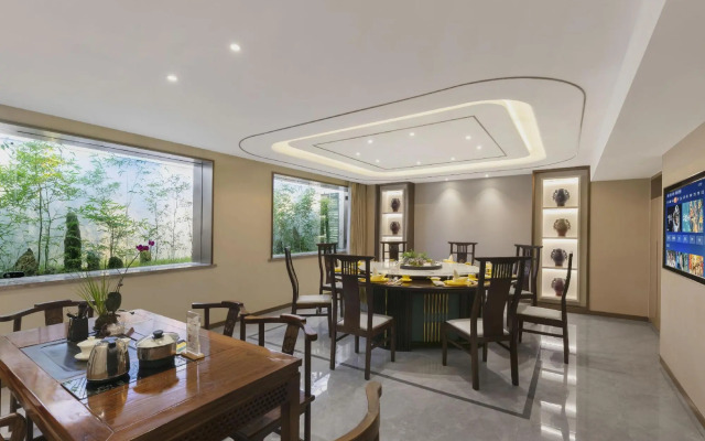 Longxiang Hotel