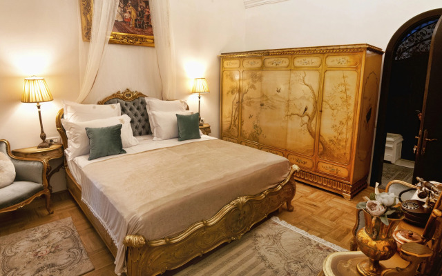 Conacul Coroanei Luxury Boutique Hotel