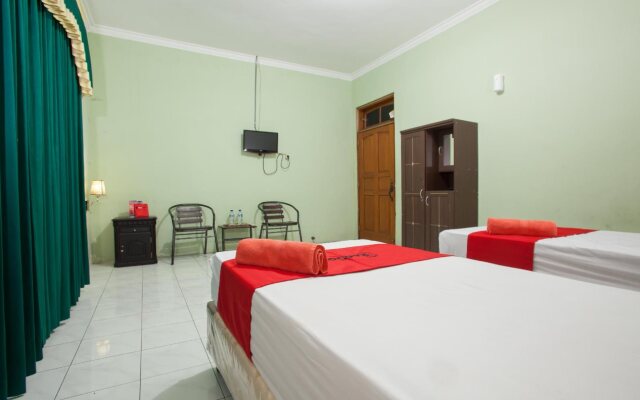 Shafira Guesthouse by Reddoorz