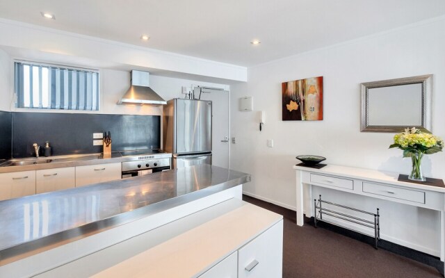 Spacious 2BR CBD Apartment Balcony