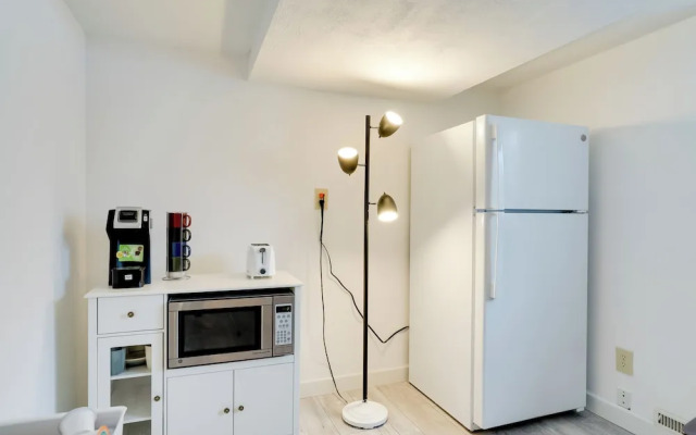 Pet-friendly Minneapolis Apt Near Shops & Dining!