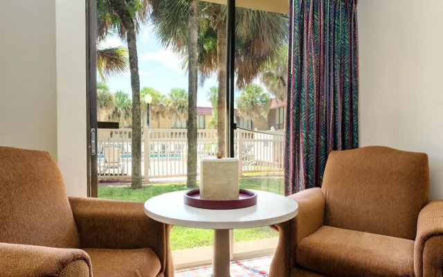 I-Drive Grand Resort & Suites